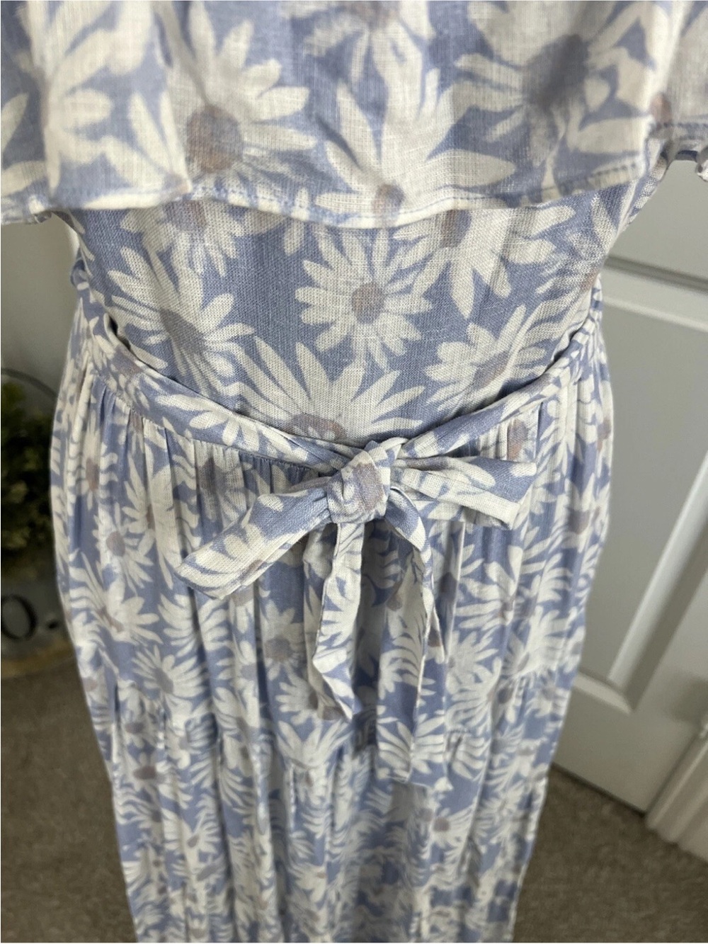 Paige Tevin Periwinkle Dress Daisy Floral Print Maxi Size S
$299 Ruffle NWT - Picture 8 of 12